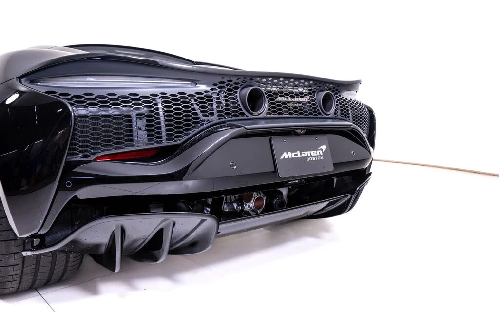 2026 McLaren Artura - Image 11 of 22