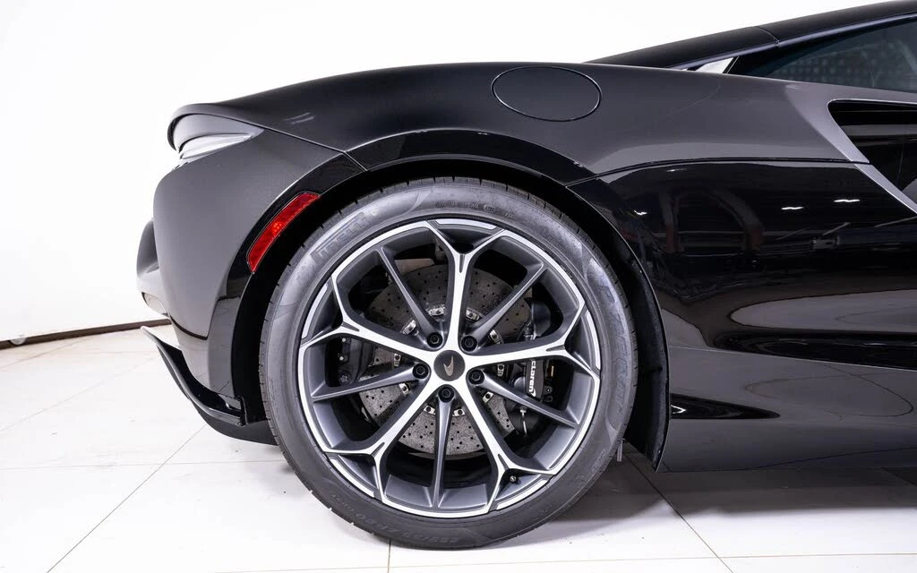 2026 McLaren Artura - Image 14 of 22