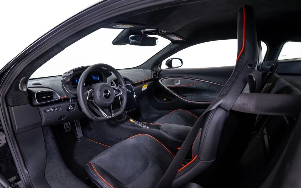 2026 McLaren Artura - Image 17 of 22