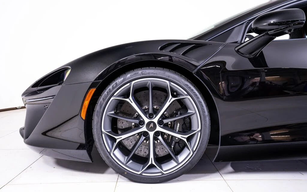 2026 McLaren Artura - Image 12 of 22