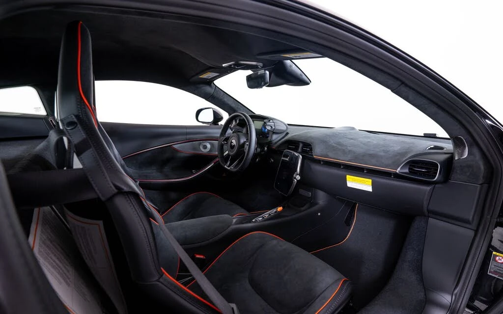 2026 McLaren Artura - Image 21 of 22