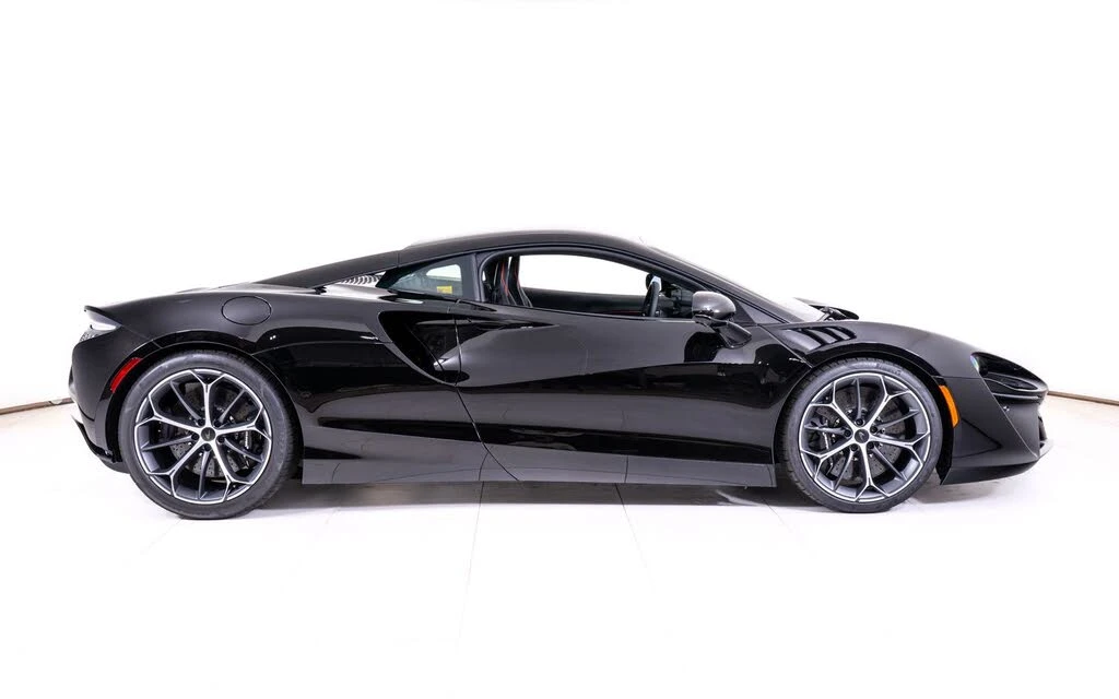 2026 McLaren Artura - Image 6 of 22