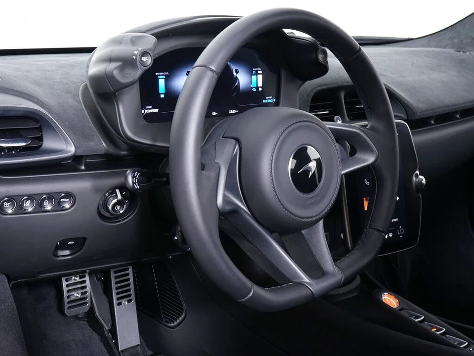 2026 McLaren Artura - Image 5 of 30