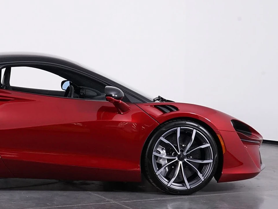 2026 McLaren Artura - Image 15 of 30