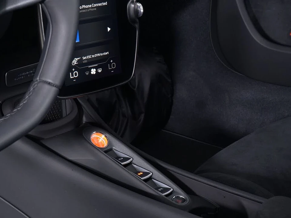 2026 McLaren Artura - Image 28 of 30