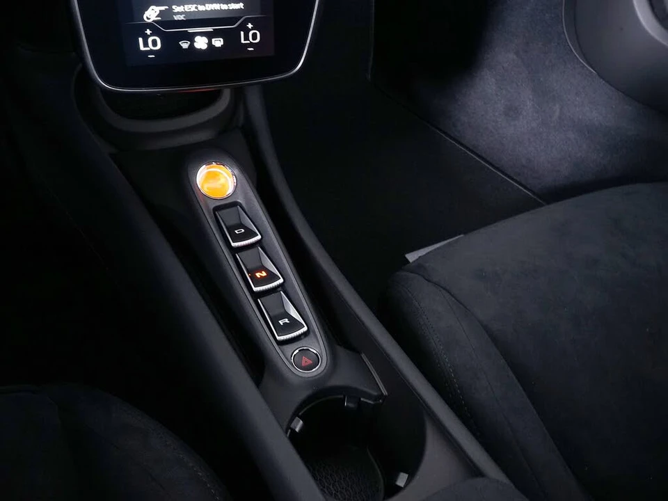 2026 McLaren Artura - Image 27 of 30