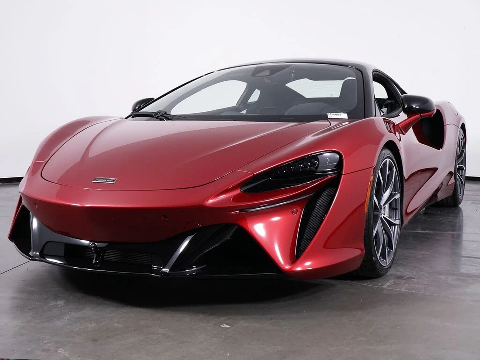 2026 McLaren Artura - Image 17 of 30