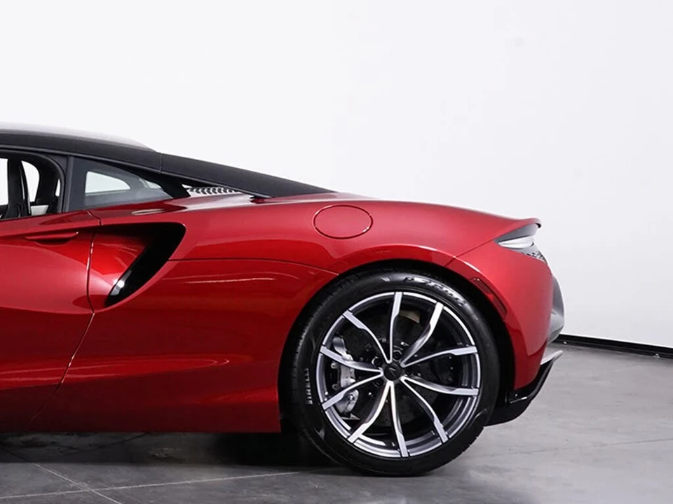 2026 McLaren Artura - Image 13 of 30