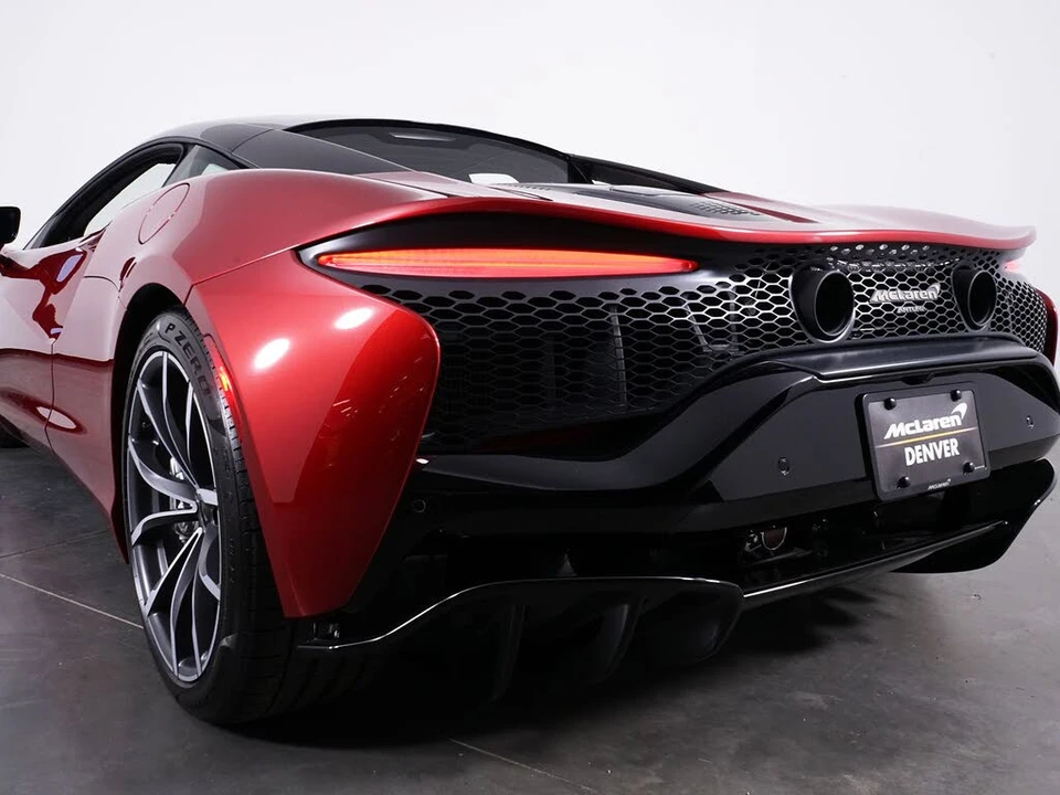 2026 McLaren Artura - Image 19 of 30