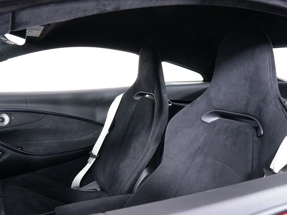2026 McLaren Artura - Image 24 of 30