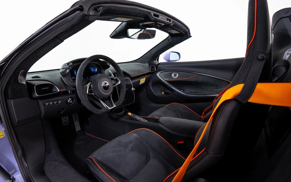 2026 McLaren Artura - Image 19 of 23