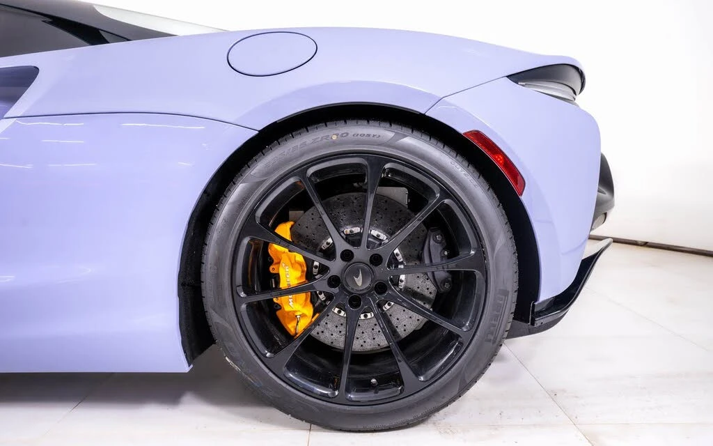 2026 McLaren Artura - Image 16 of 23