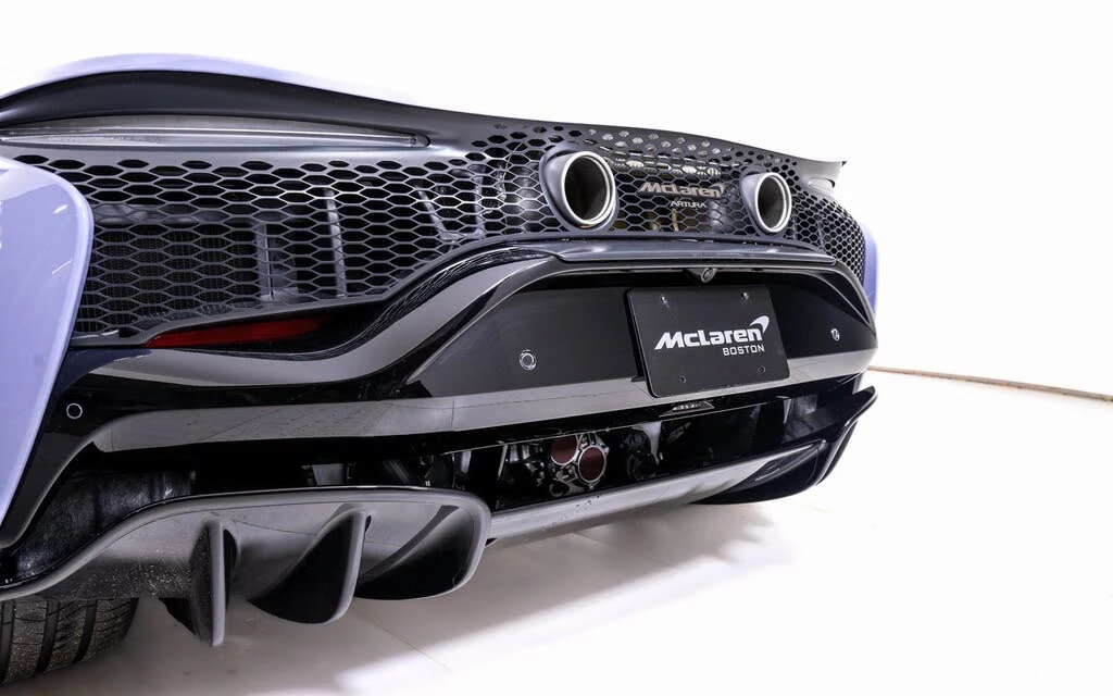 2026 McLaren Artura - Image 13 of 23