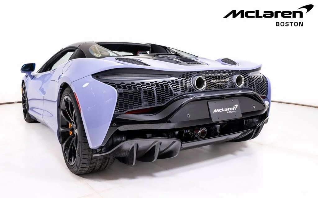 2026 McLaren Artura - Image 12 of 23