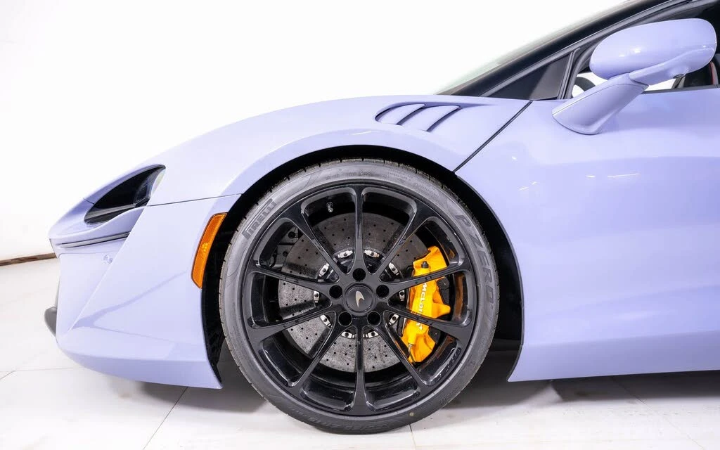2026 McLaren Artura - Image 15 of 23