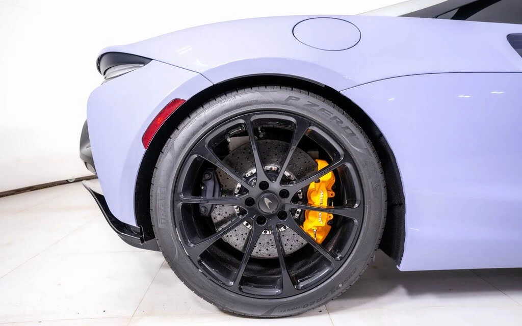 2026 McLaren Artura - Image 17 of 23