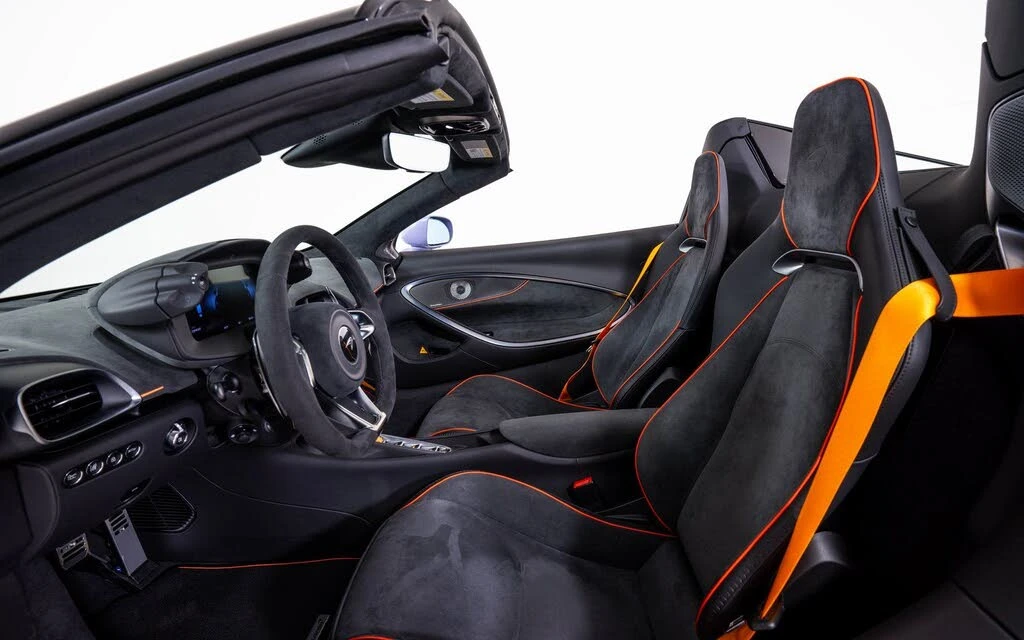 2026 McLaren Artura - Image 20 of 23