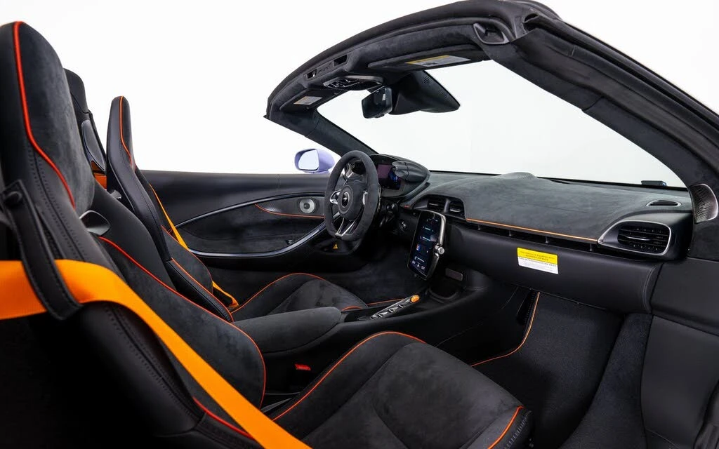2026 McLaren Artura - Image 22 of 23