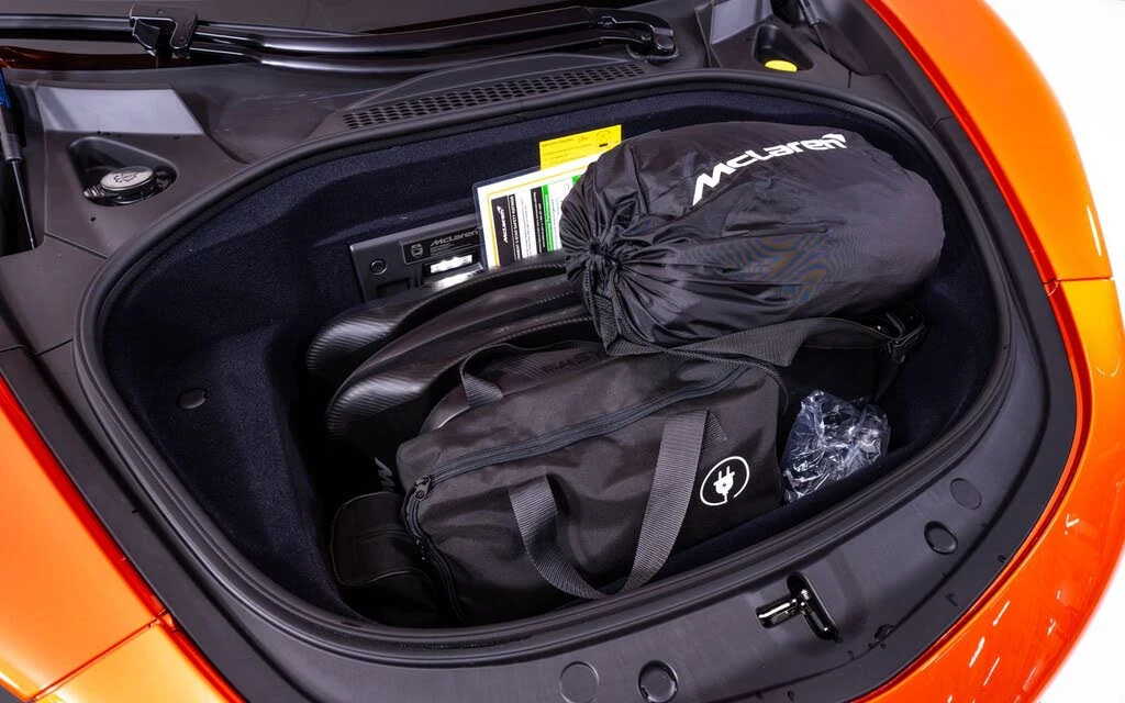 2026 McLaren Artura - Image 25 of 25