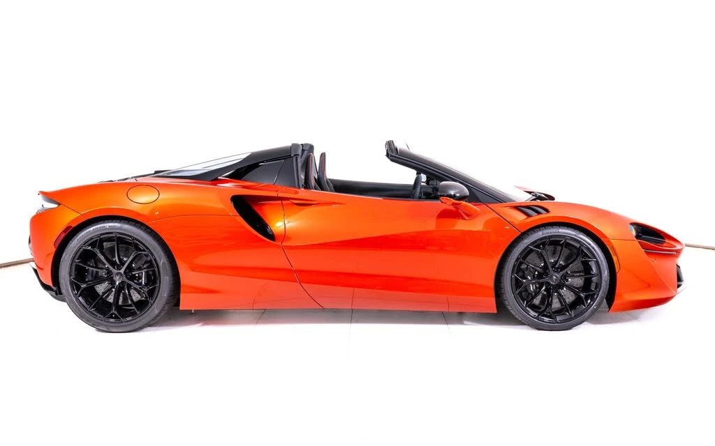 2026 McLaren Artura - Image 8 of 25