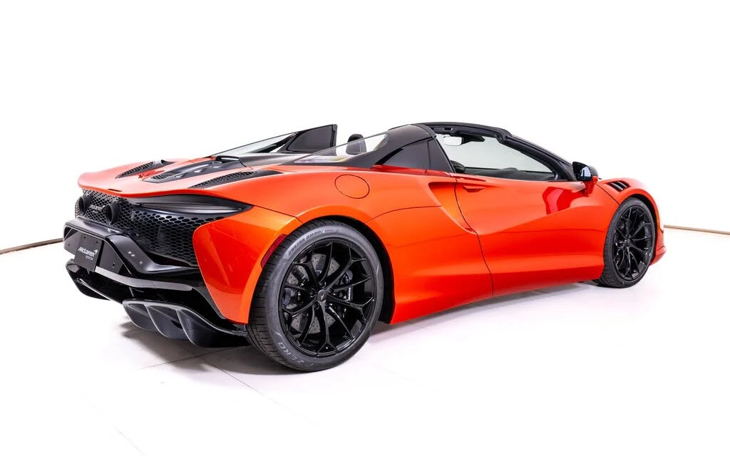 2026 McLaren Artura - Image 7 of 25