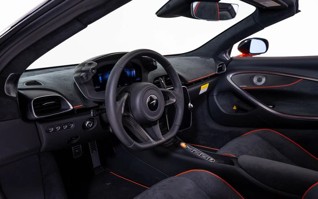 2026 McLaren Artura - Image 20 of 25