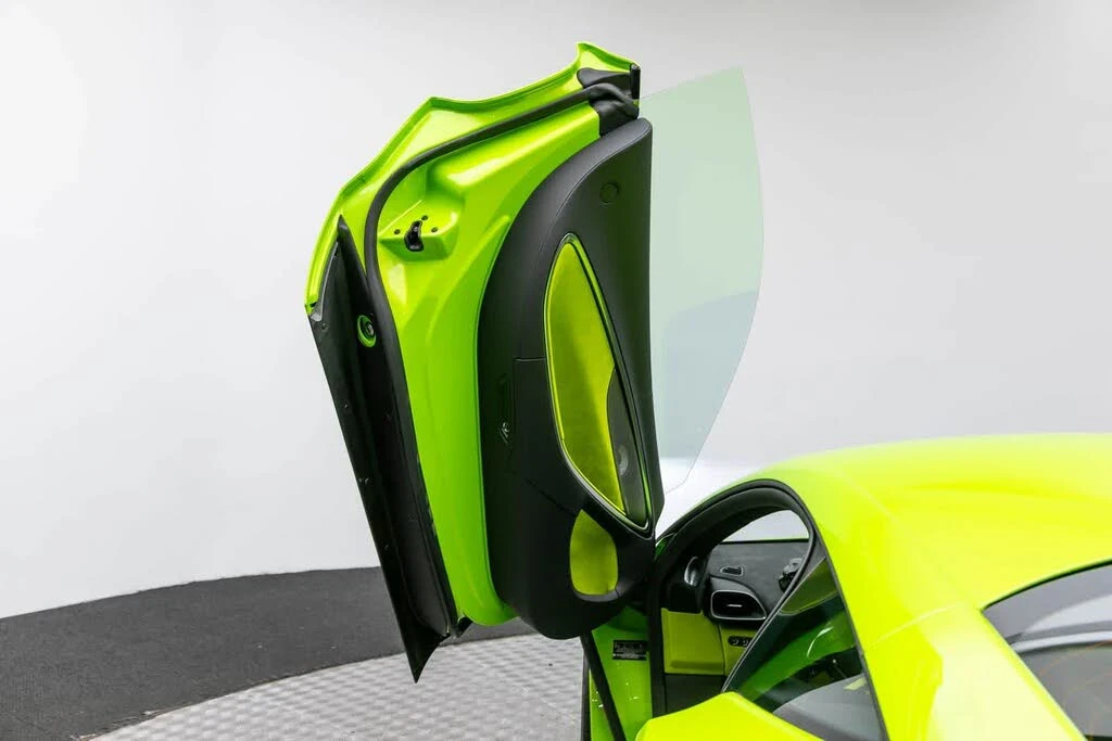 2026 McLaren Artura - Image 21 of 31