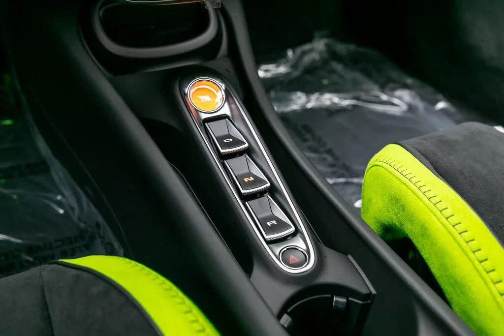 2026 McLaren Artura - Image 16 of 31