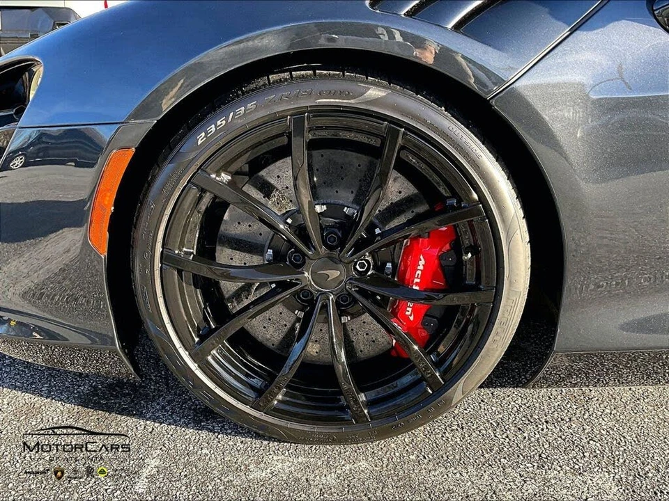 2026 McLaren Artura - Image 10 of 15