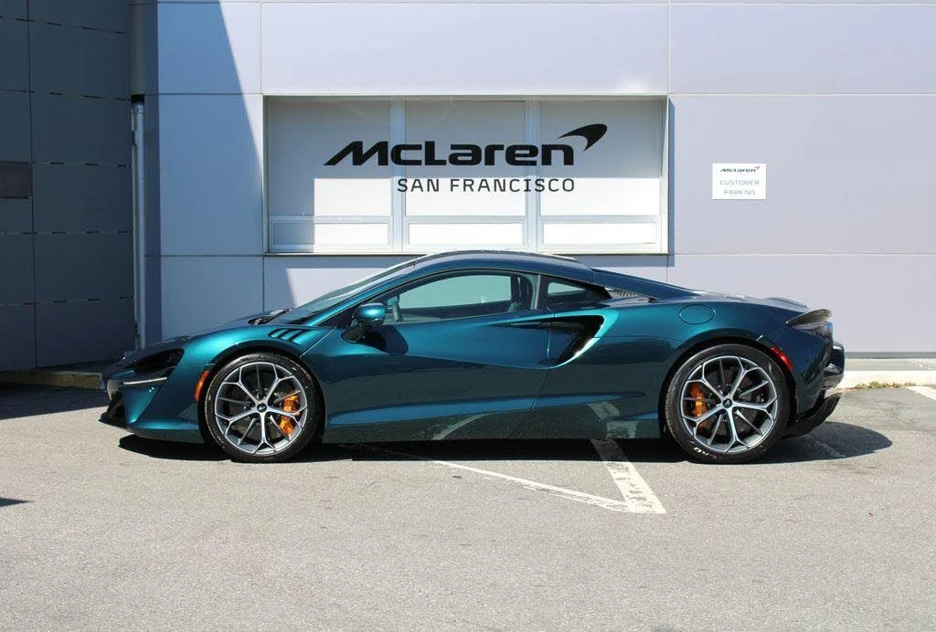 2026 McLaren Artura - Image 25 of 31