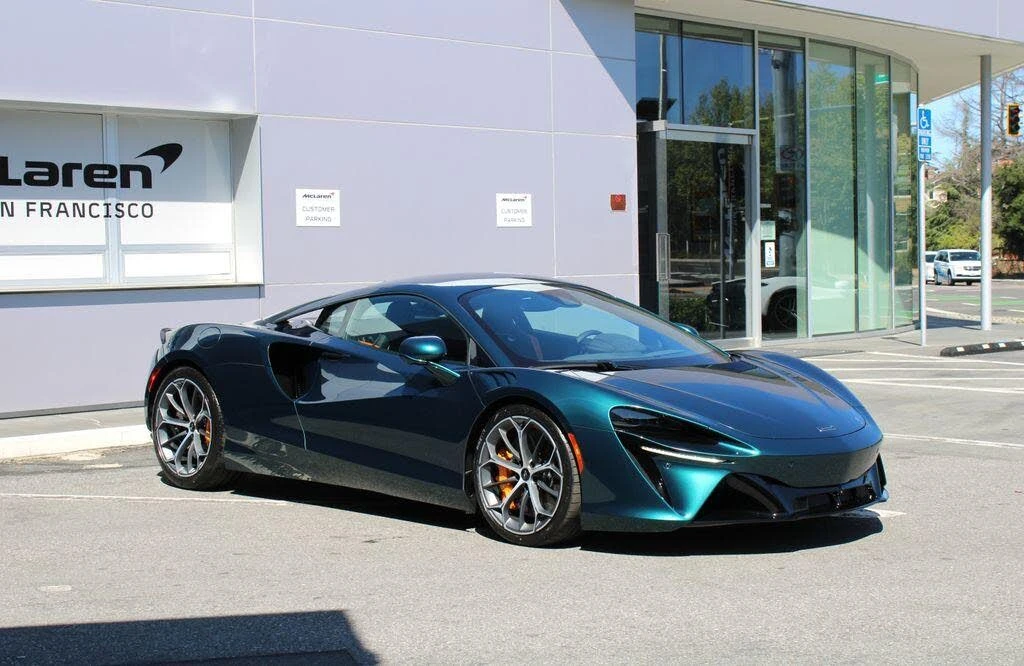 2026 McLaren Artura - Image 8 of 31