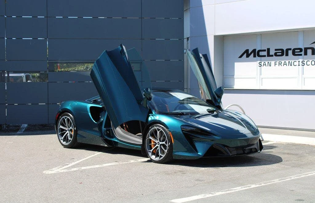 2026 McLaren Artura - Image 17 of 31