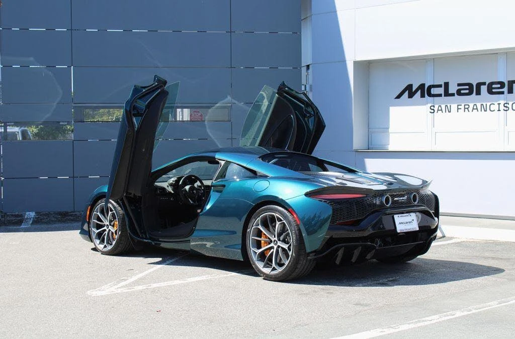 2026 McLaren Artura - Image 24 of 31