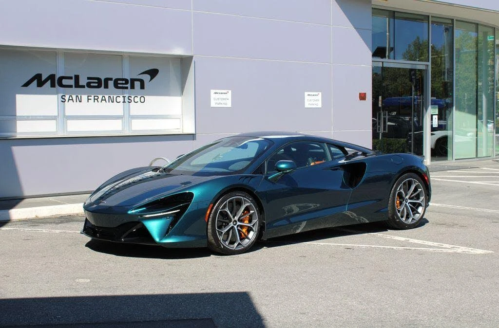 2026 McLaren Artura - Image 19 of 31