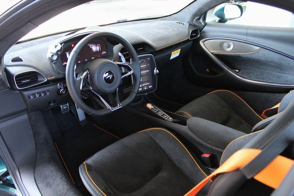 2026 McLaren Artura - Image 29 of 31
