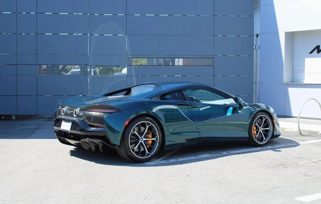 2026 McLaren Artura - Image 11 of 31
