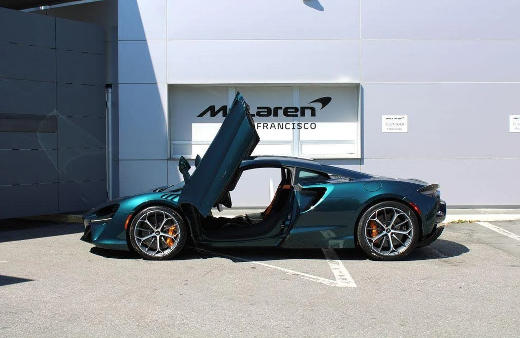 2026 McLaren Artura - Image 18 of 31