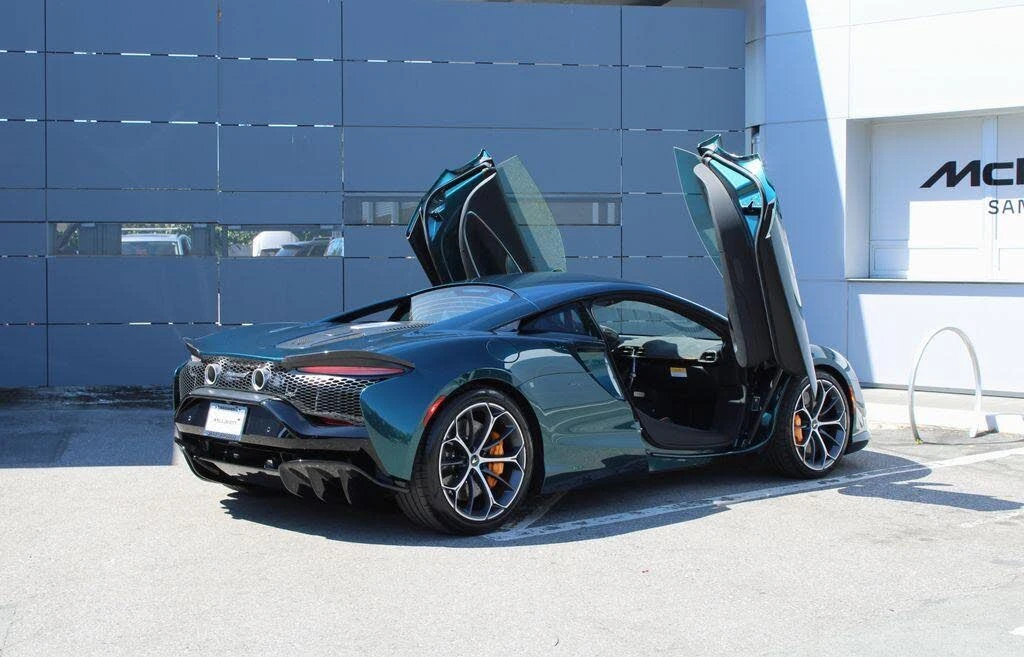 2026 McLaren Artura - Image 23 of 31