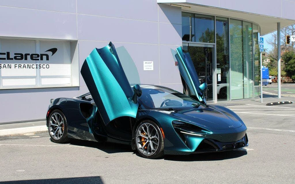 2026 McLaren Artura - Image 15 of 31