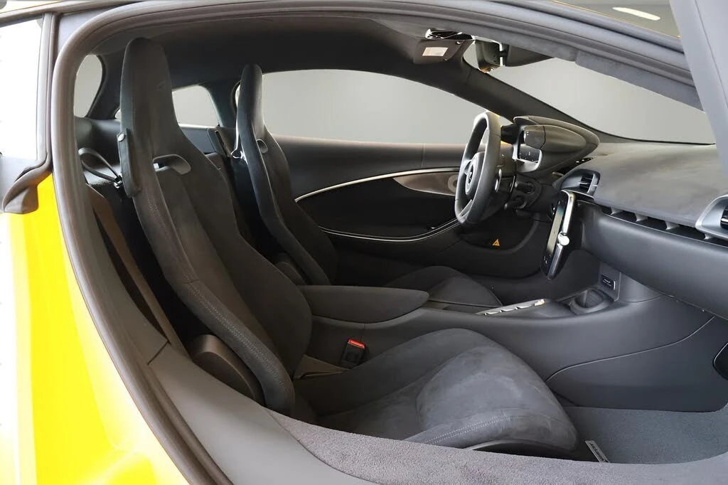 2026 McLaren Artura - Image 16 of 26