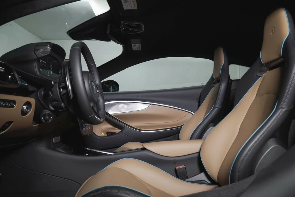2026 McLaren Artura - Image 20 of 31