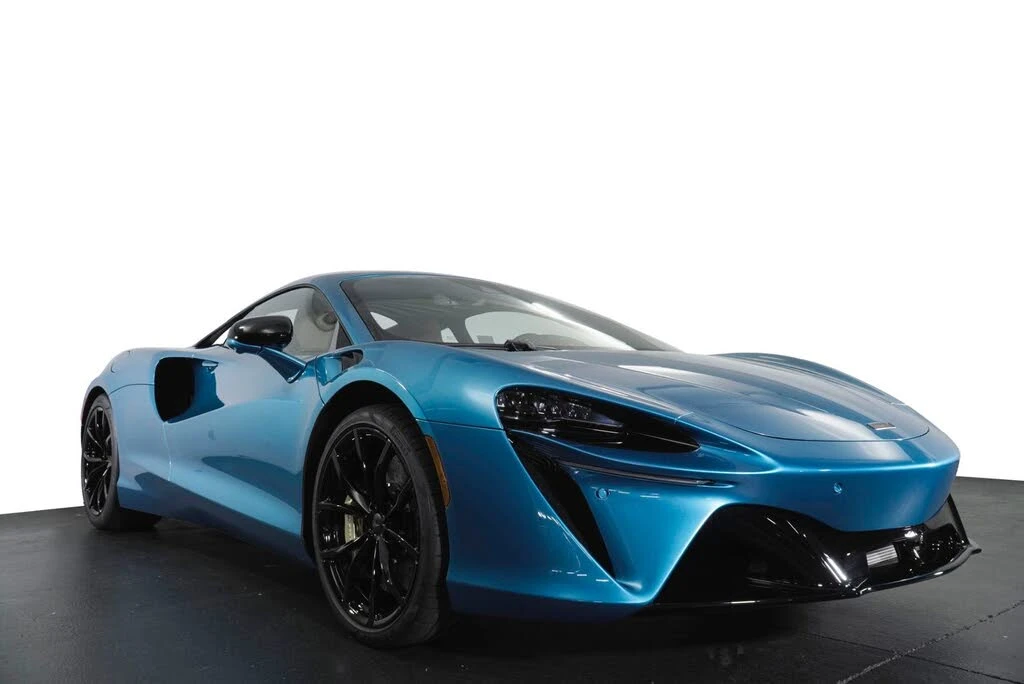 2026 McLaren Artura - Image 13 of 31