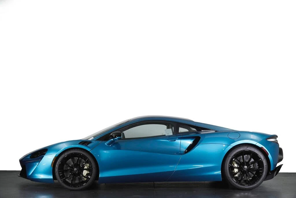 2026 McLaren Artura - Image 28 of 31