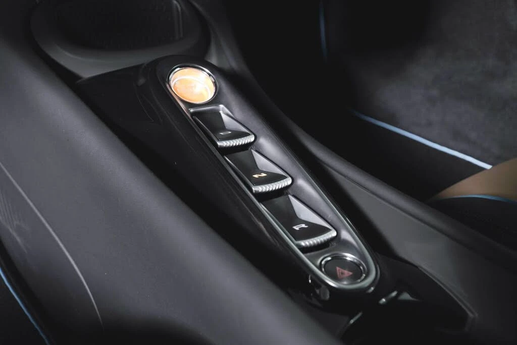 2026 McLaren Artura - Image 22 of 31