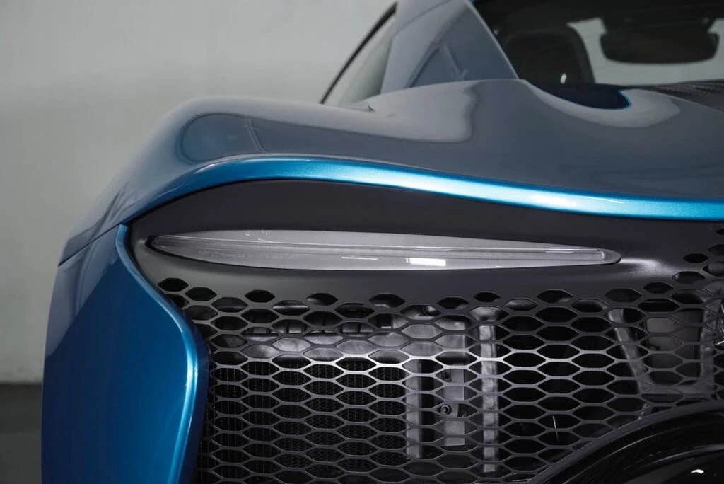 2026 McLaren Artura - Image 19 of 31