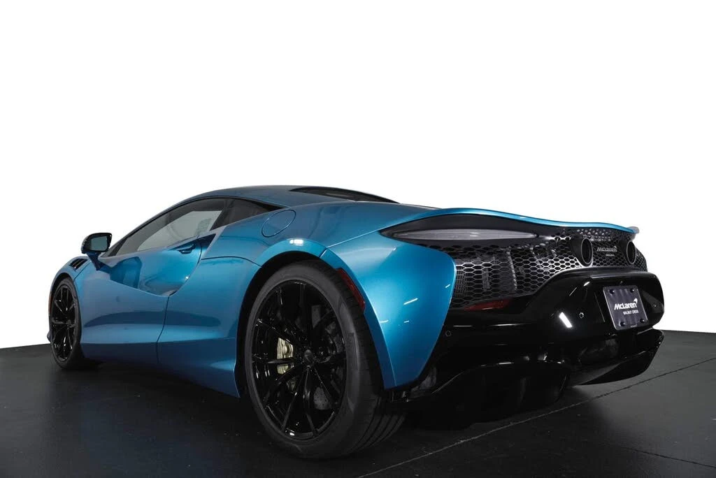 2026 McLaren Artura - Image 8 of 31