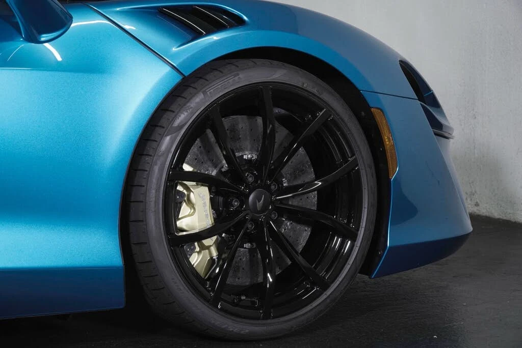 2026 McLaren Artura - Image 9 of 31