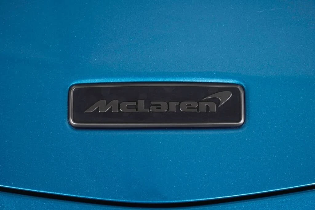 2026 McLaren Artura - Image 16 of 31