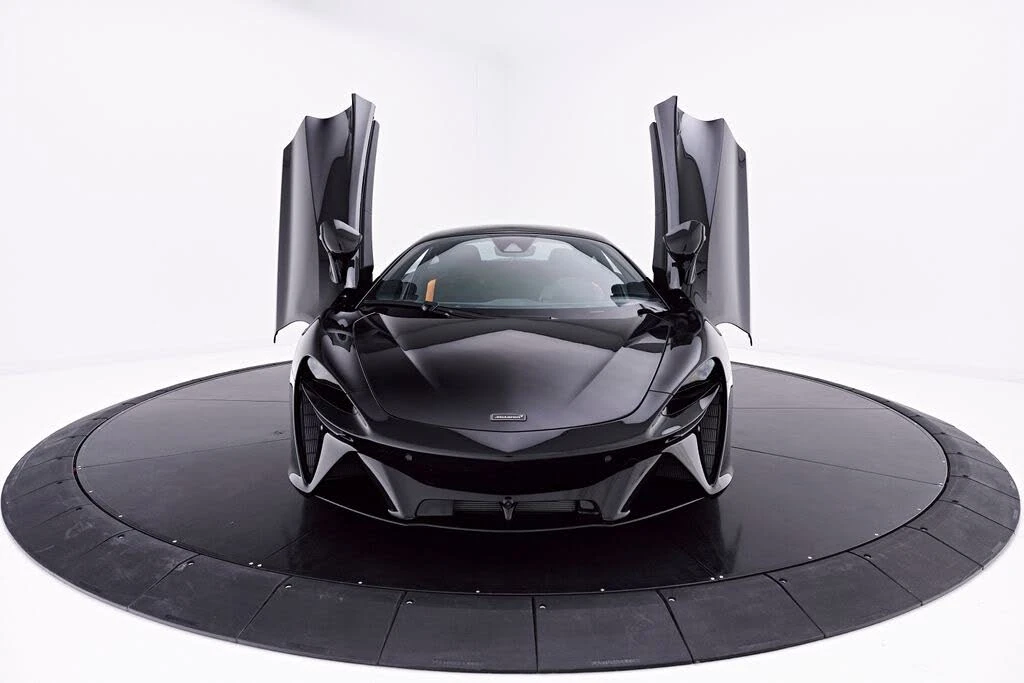 2026 McLaren Artura - Image 29 of 31