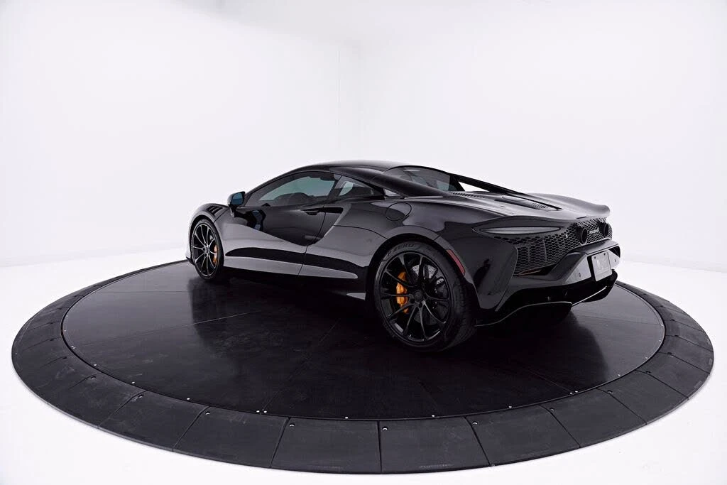 2026 McLaren Artura - Image 16 of 31